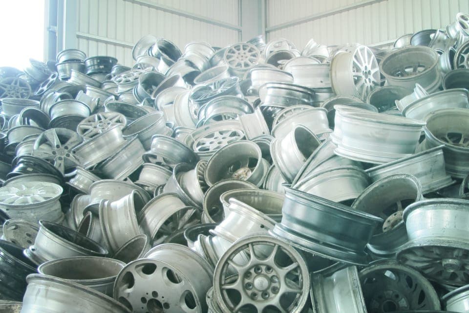 metal_car_pdt_1-20250905-100822-4e9e6b8a